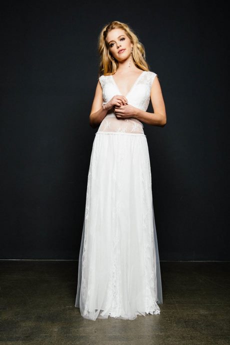 Kleid Mit Tiefem Rückenausschnitt Bis Zum Po Kleid mit tiefem rückenausschnitt bis zum po