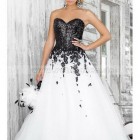 Hochzeitskleid weiß schwarz