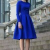 Blaues langärmliges kleid
